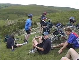 Taking a well-earned rest at the top of the rough climb at Nant-y-Benglog Head, 1.0 mile from the hostel